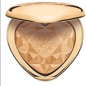 💛 Too Faced Love Light Highlighter. NWOB